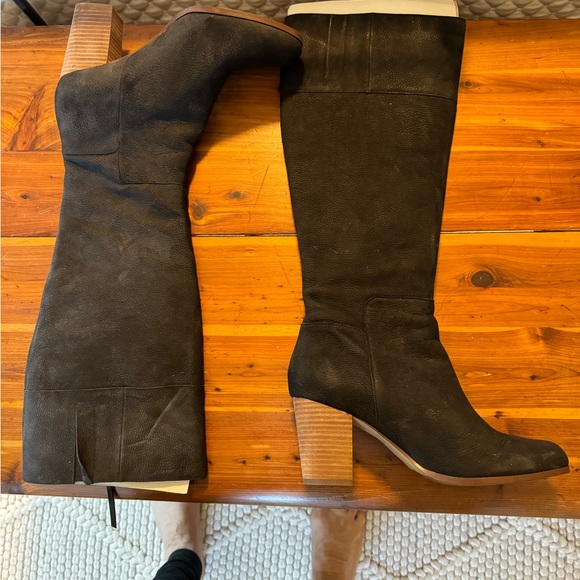 Cole Haan suede boot, size 8 1/2- Hardly worn and in perfect condition. - Picture 3 of 6